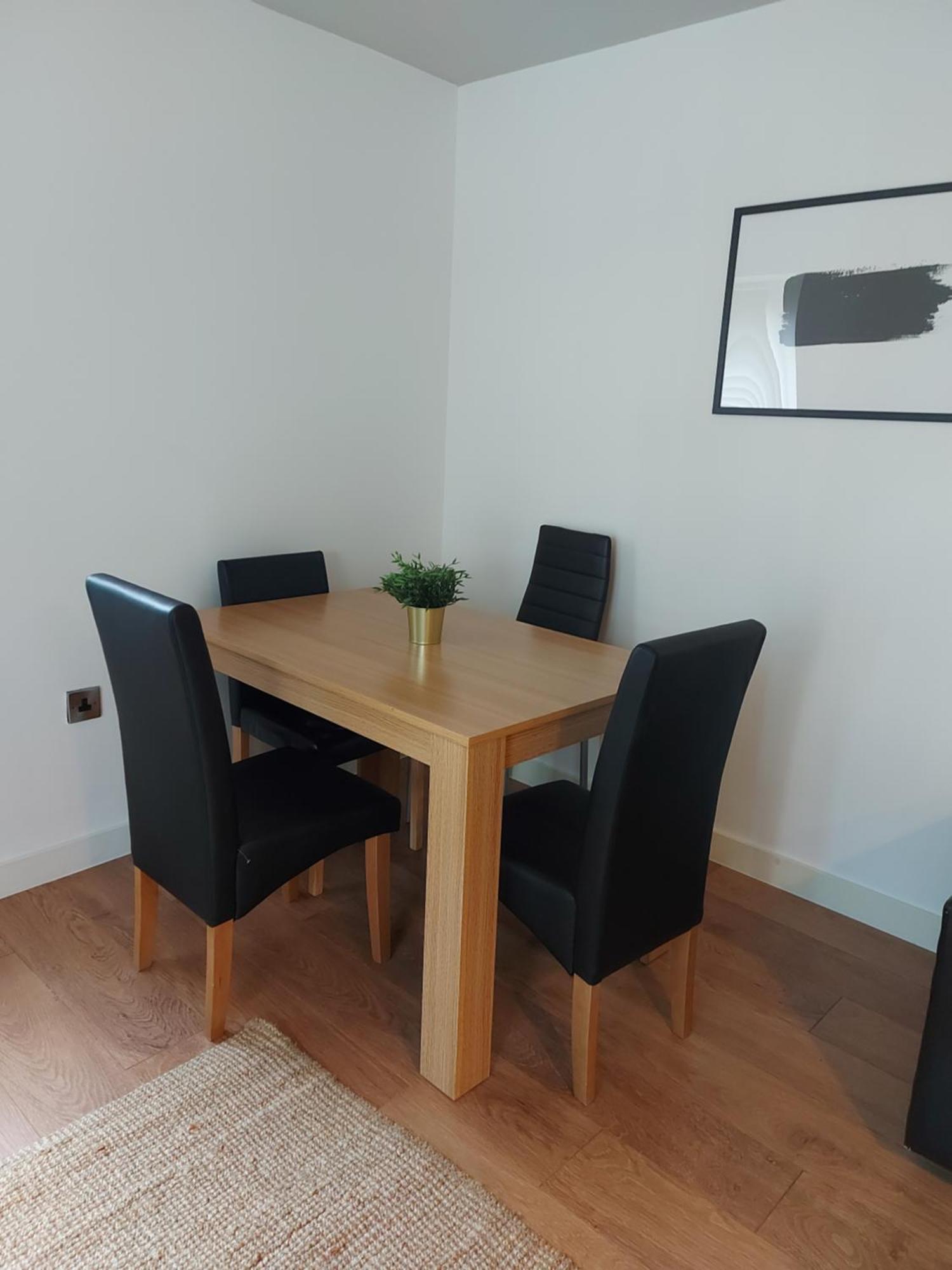 Spacious 2-bedroom Near Ponds Forge, Crucible Theatre And Universities Apartment *